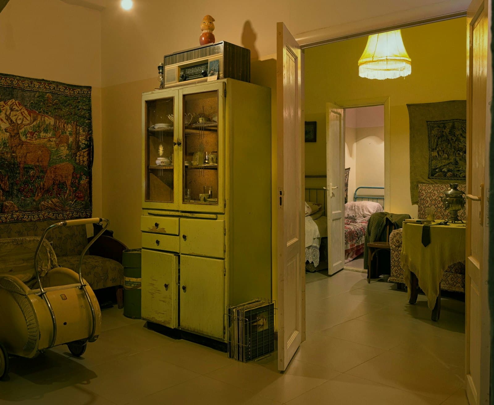 Furnished prewar New York apartment awaiting a full estate cleanout